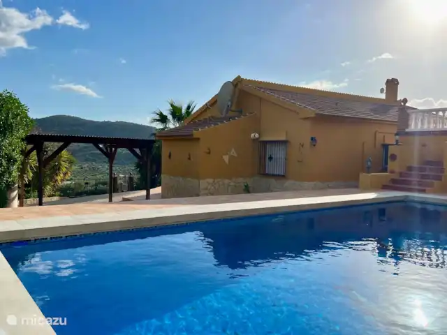 Casa Katarina | Espagne, Andalousie, Alcaucin - maison de vacances Belle et spacieuse piscine où vous pourrez profiter d’un plongeon rafraîchissant et d’un bain de soleil avec vue sur les montagnes.