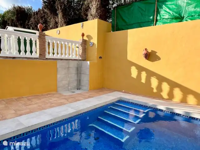 Casa Katarina | Espagne, Andalousie, Alcaucin - maison de vacances Belle et spacieuse piscine où vous pourrez profiter d’un plongeon rafraîchissant et d’un bain de soleil avec vue sur les montagnes.