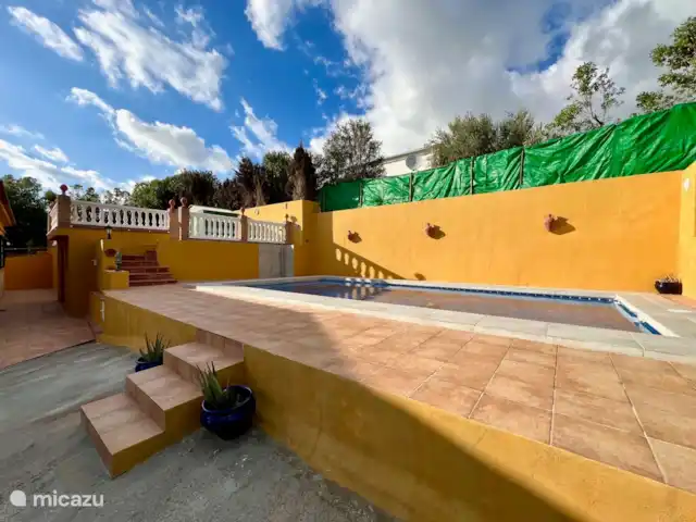 Casa Katarina | Espagne, Andalousie, Alcaucin - maison de vacances Belle et spacieuse piscine où vous pourrez profiter d’un plongeon rafraîchissant et d’un bain de soleil avec vue sur les montagnes.