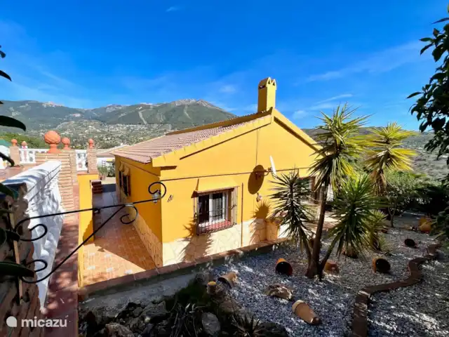 Casa Katarina | Espagne, Andalousie, Alcaucin - maison de vacances Vue de la terrasse supérieure avec vue sur les montagnes.