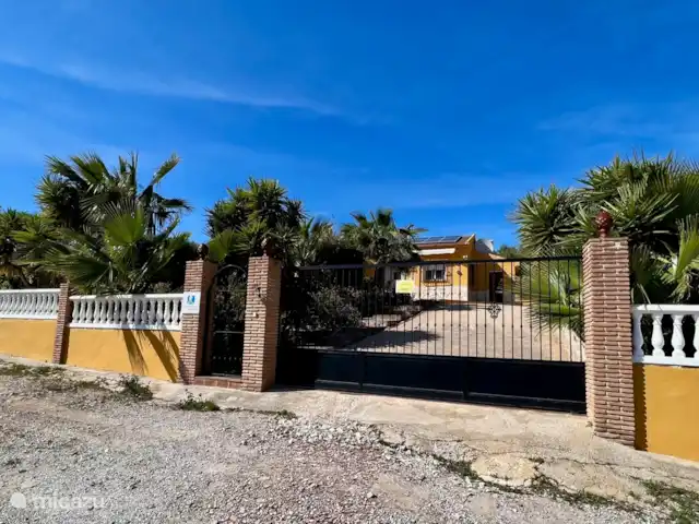 Casa Katarina | Espagne, Andalousie, Alcaucin - maison de vacances Accès au jardin privé et à la maison. Ici, vous pouvez profiter d’une intimité et d’un silence absolus