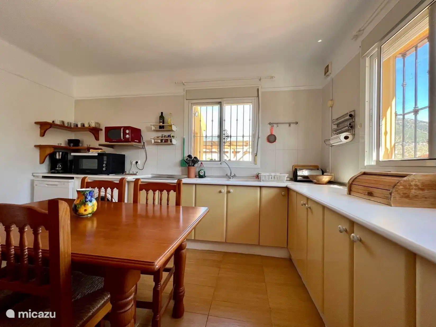 Küche mit schönem Blick auf die Berge