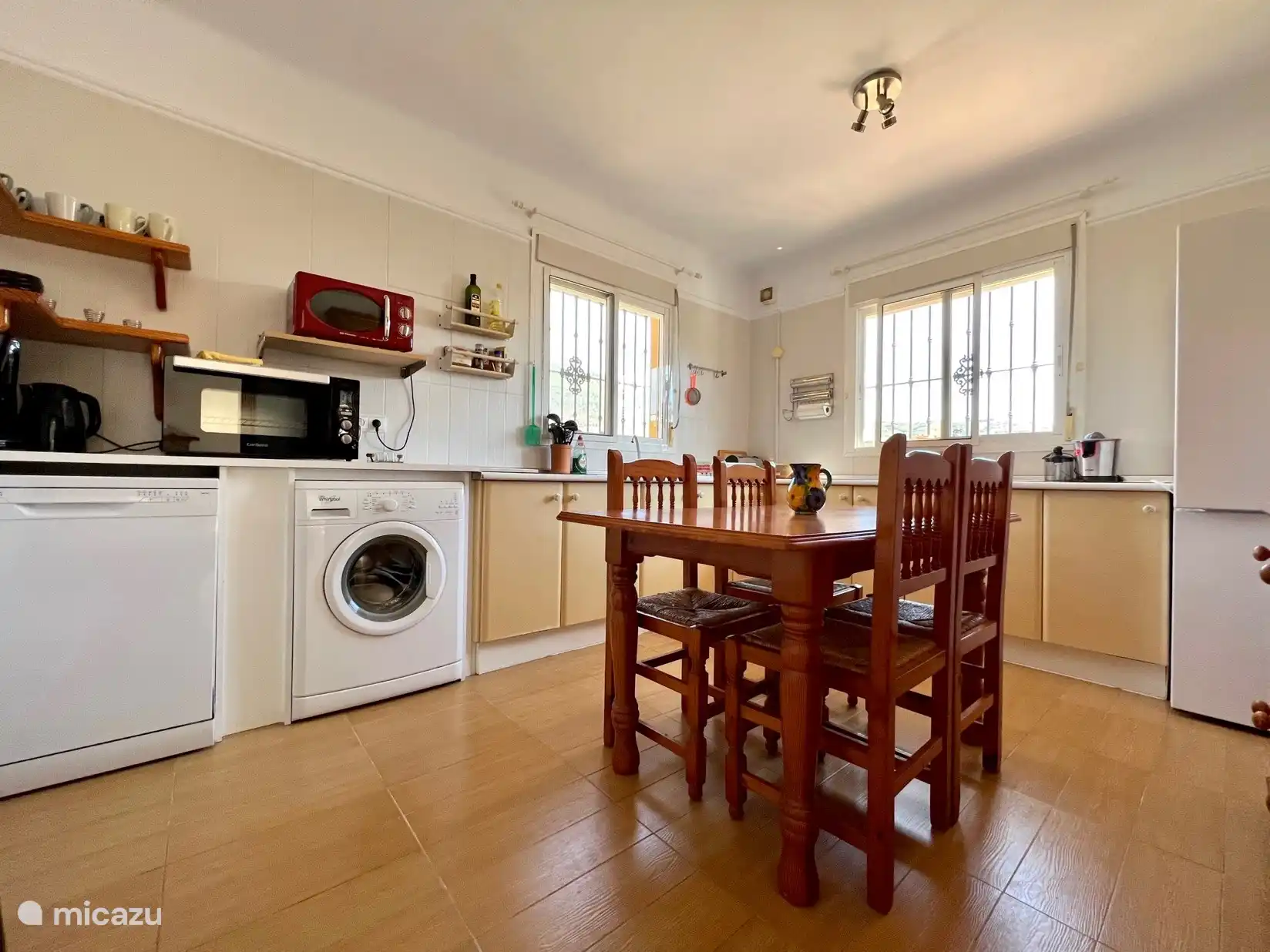 Küche mit schönem Blick auf die Berge