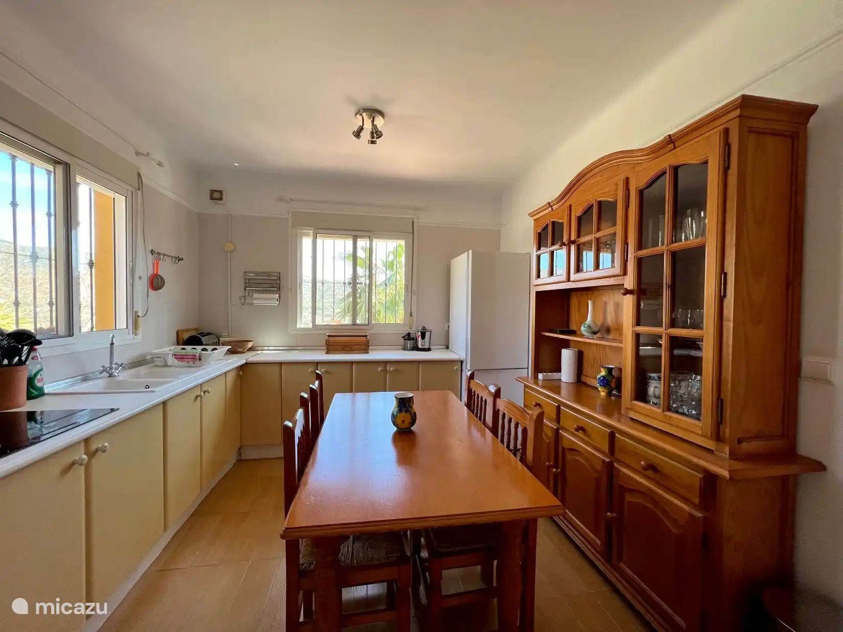 Küche mit schönem Blick auf die Berge