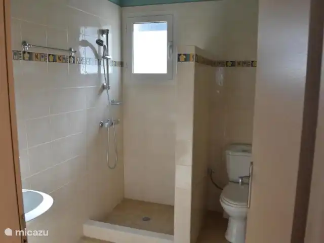 Villa Afroditi | Grèce, Crète, Agia Triada - villa Salle de bain avec WC, lavabo et douche