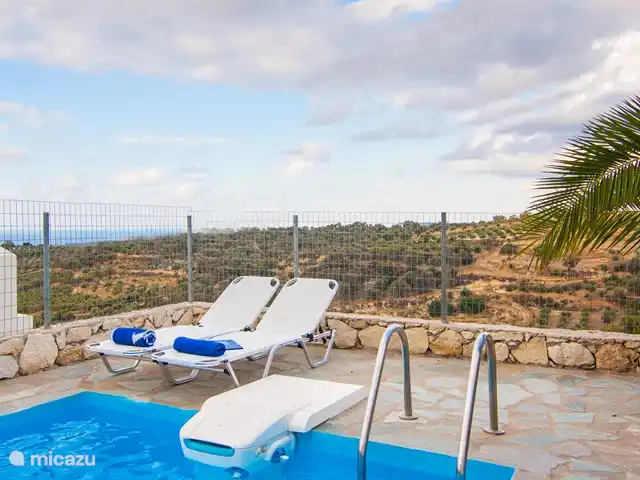 Villa Afroditi | Grèce, Crète, Agia Triada - villa Transats à la piscine
