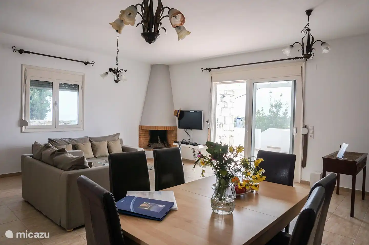 Wohnzimmer mit Kamin