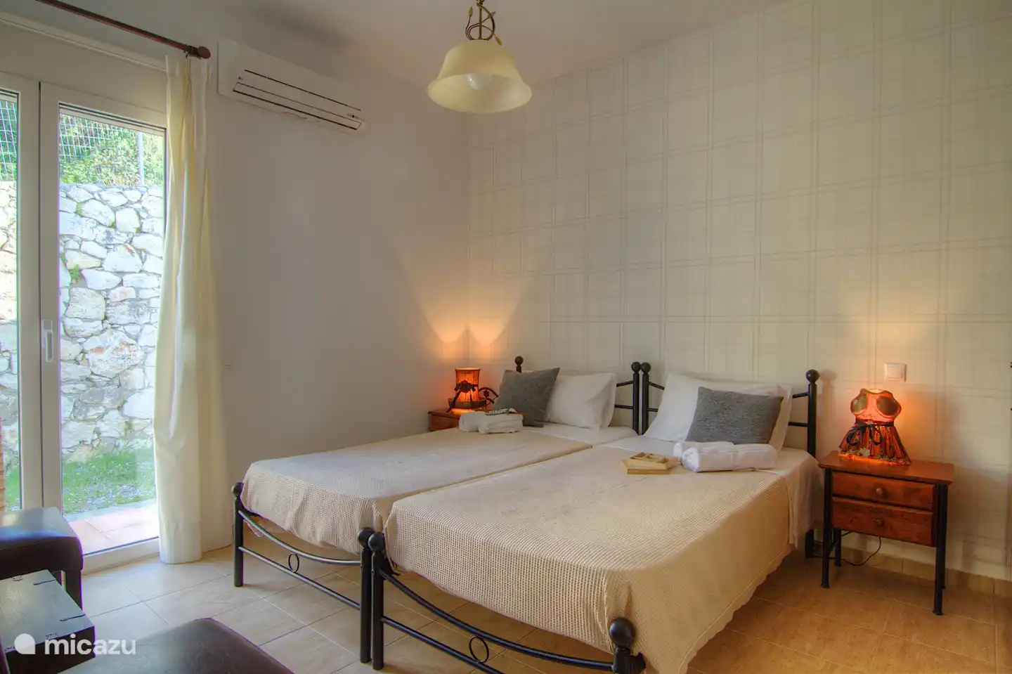 Zweites Schlafzimmer mit zwei Einzelbetten