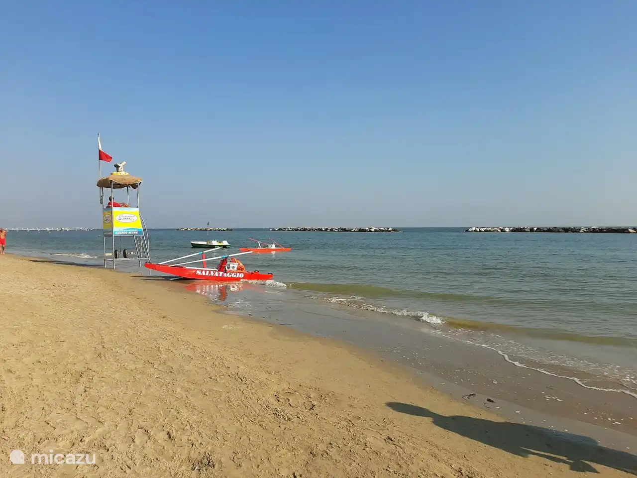 This is the beach in the before or after season, nice and quiet, enjoy the sun.
