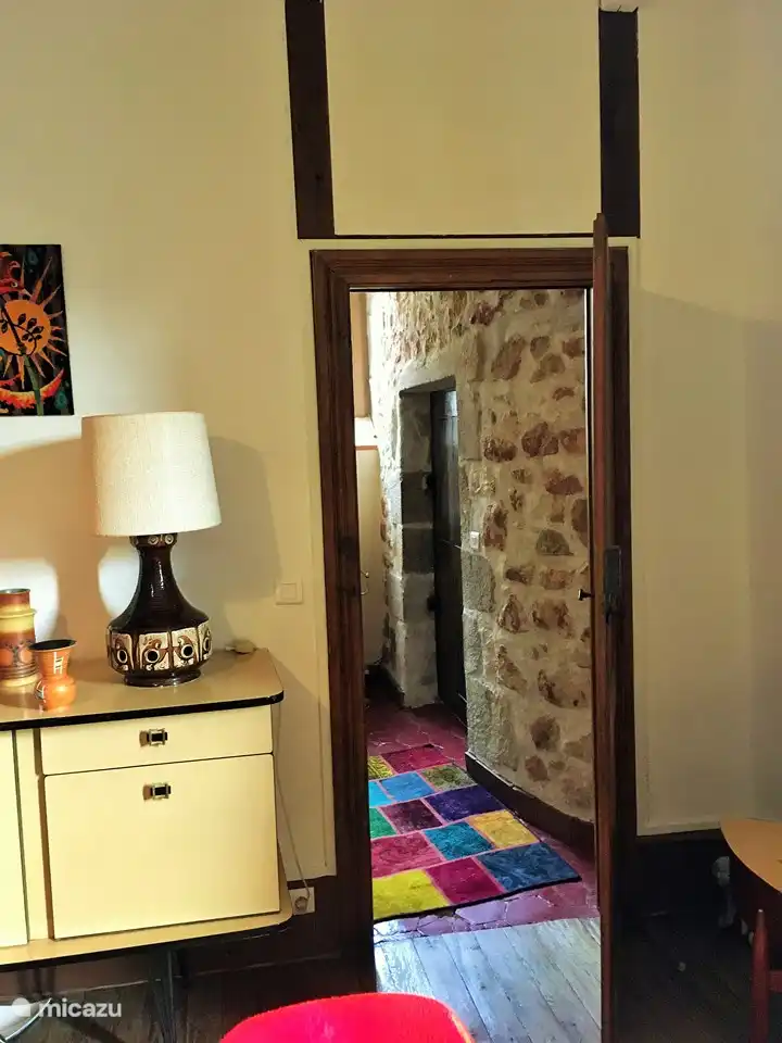 Vom Wohnzimmer aus Blick auf den Ein-/Ausgang zur Turmtreppe