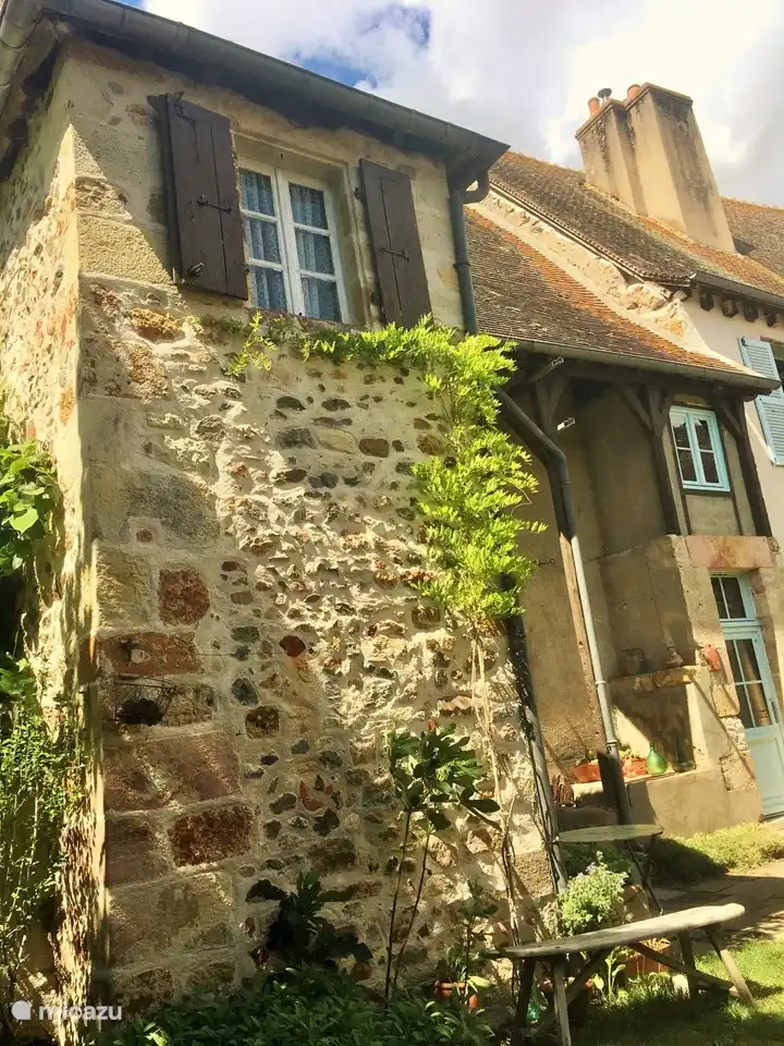 der Garten mit Blick auf das Haus