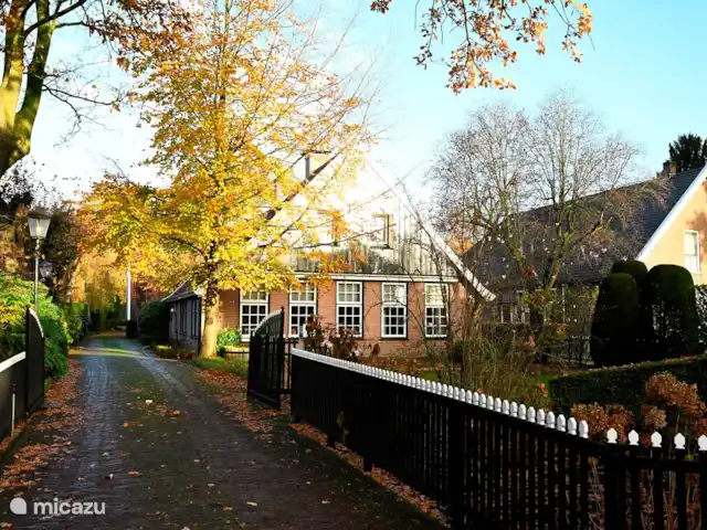 La cour intérieure | Pays-Bas, Overijssel, Vriezenveen - maison de vacances porte verrouillable devant la maison