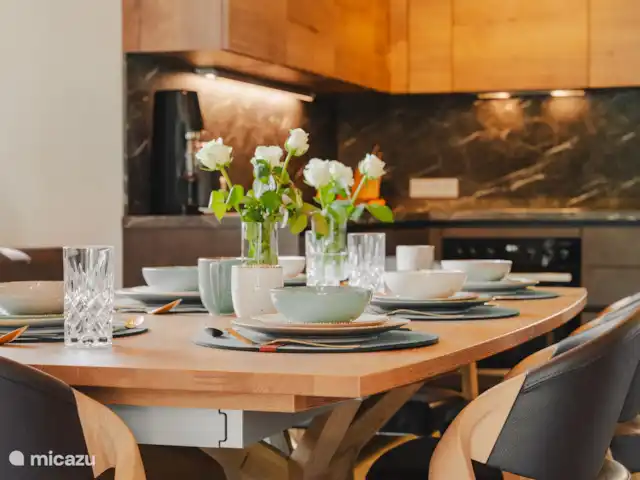 Burbuja en las pistas en Austria, Carintia, Kötschach-Mauthen - chalet La mesa ofrece espacio para 8 personas.