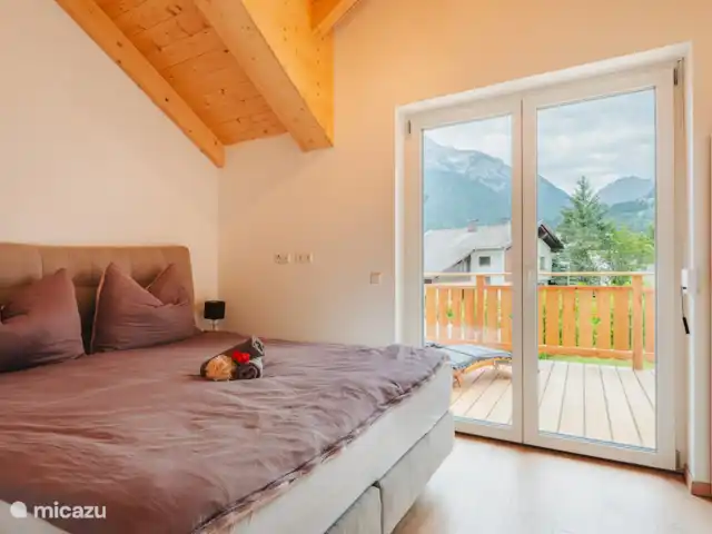 Burbuja en las pistas en Austria, Carintia, Kötschach-Mauthen - chalet Dormitorio principal con vista a Italia.