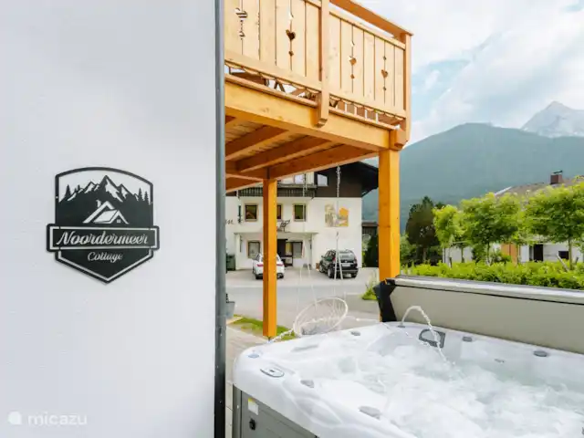 Burbuja en las pistas en Austria, Carintia, Kötschach-Mauthen - chalet Vistas a la montaña desde el jacuzzi.