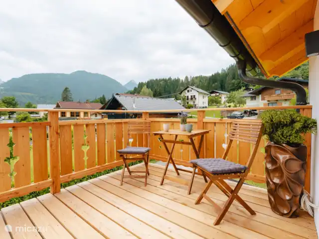 Burbuja en las pistas en Austria, Carintia, Kötschach-Mauthen - chalet Balcón ubicado junto al dormitorio principal.