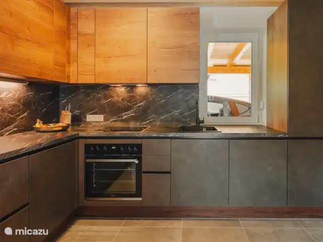 Burbuja en las pistas en Austria, Carintia, Kötschach-Mauthen - chalet cocina abierta totalmente equipada.