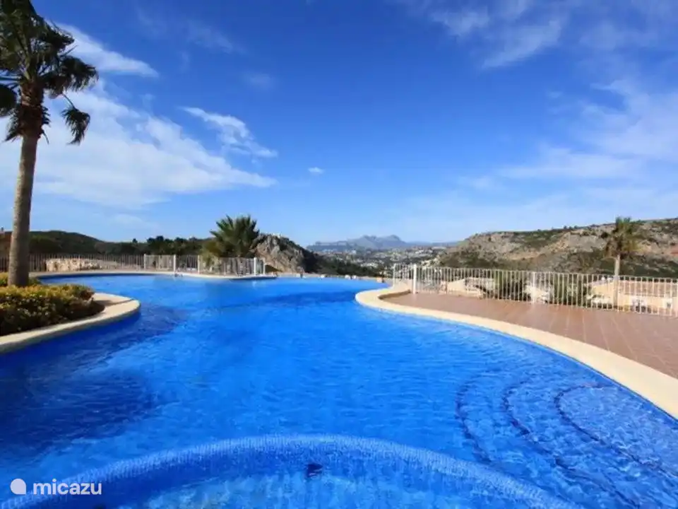 Der 2. Schwimmbadkomplex mit 2 Schwimmbecken und Spielbereich für Kleinkinder