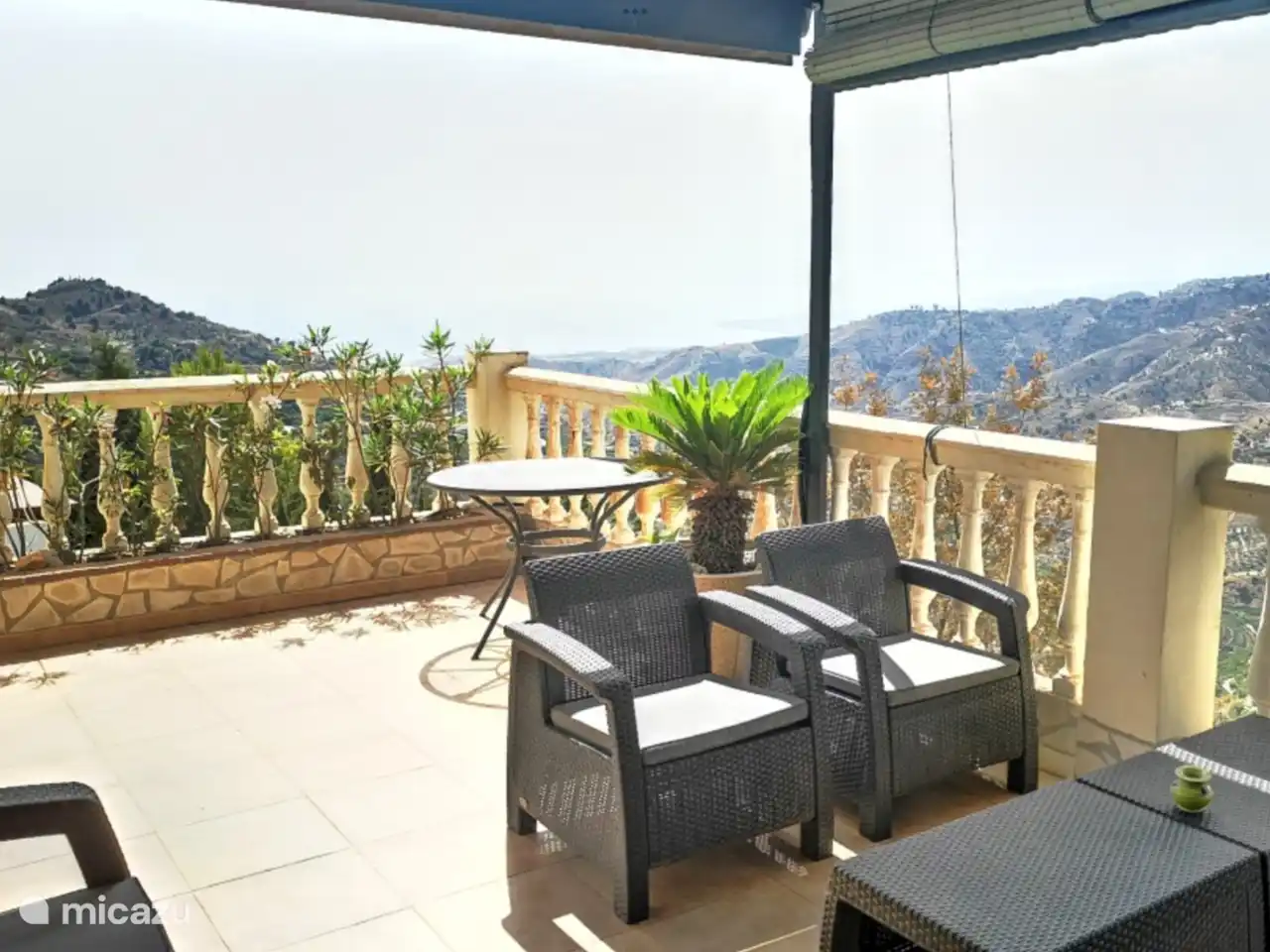 Vue depuis sous la pergola 