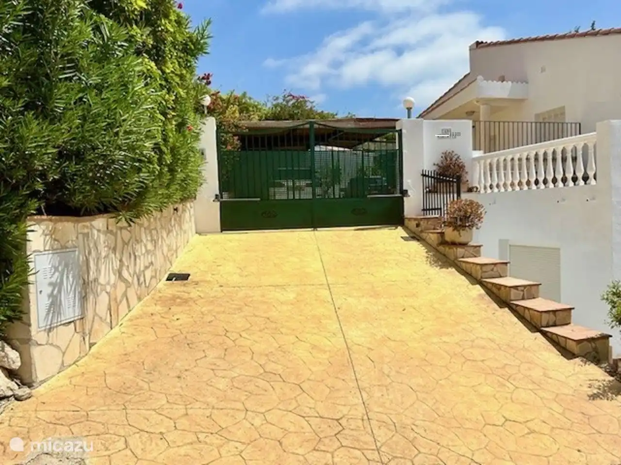 Accès à la maison et parking