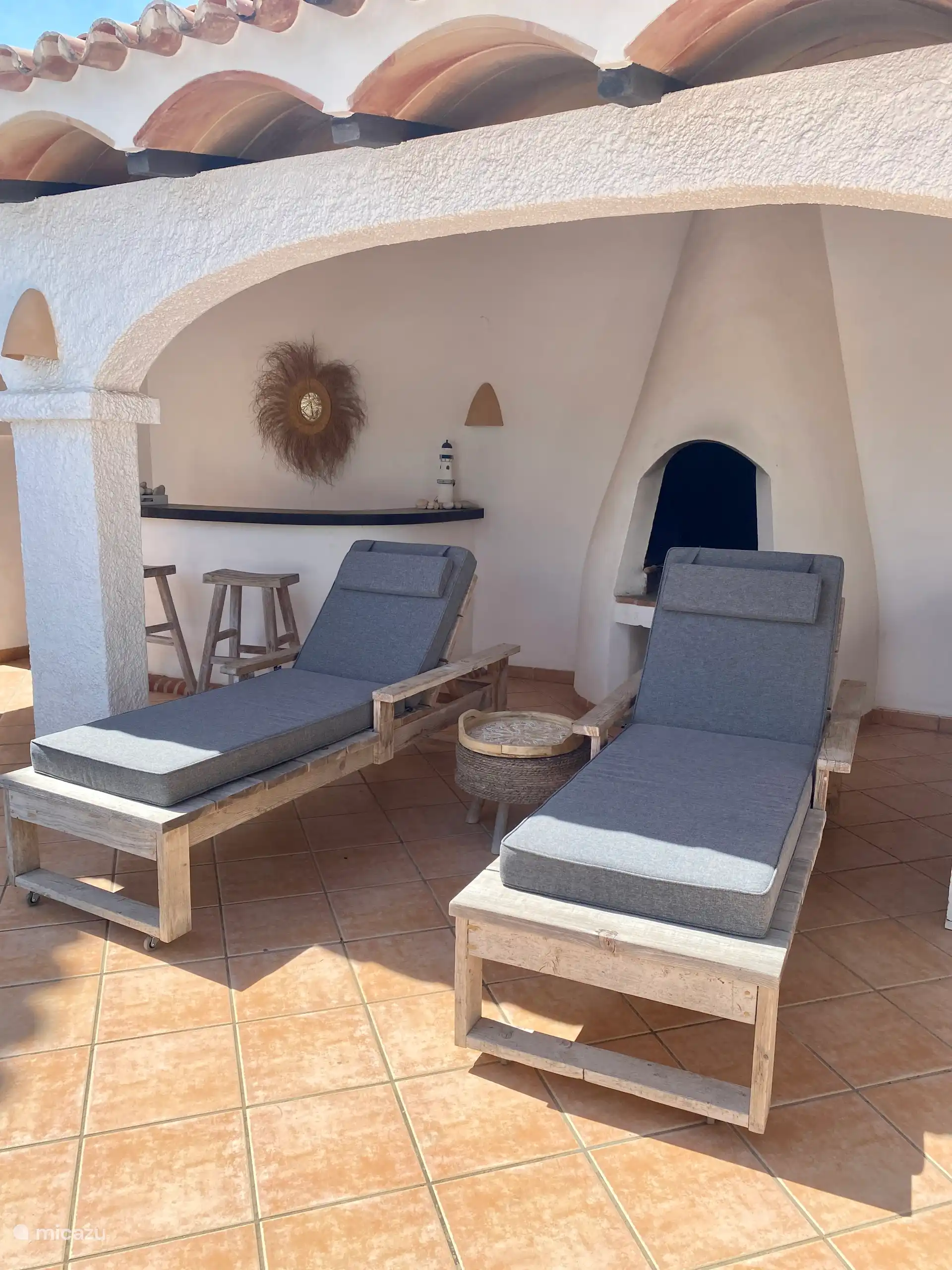 Entspannen Sie sich auf den Sonnenliegen