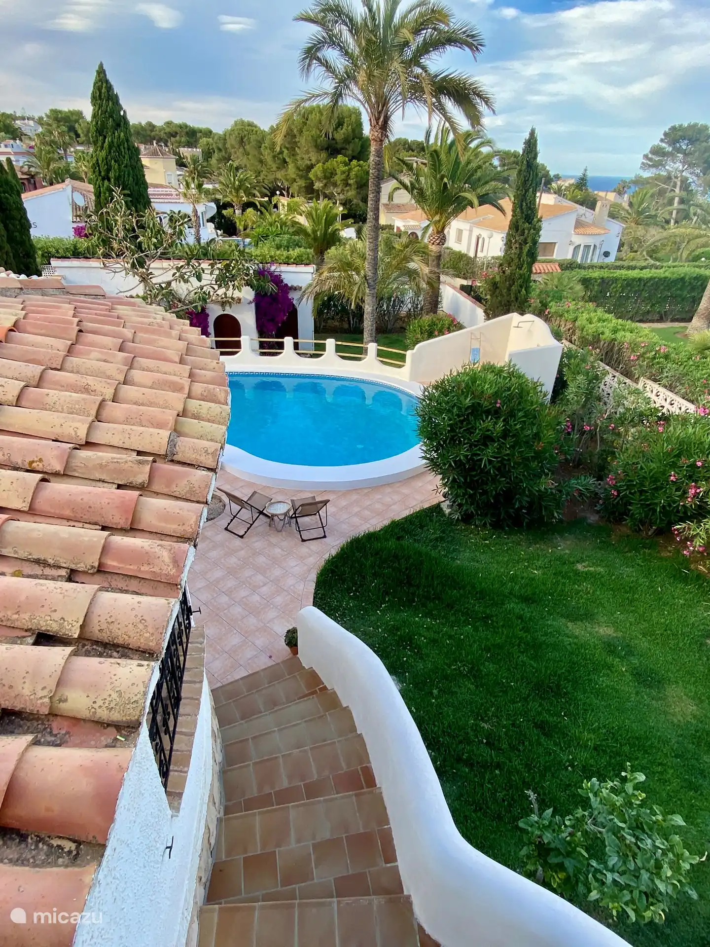 Blick von der Dachterrasse auf den Vorgarten