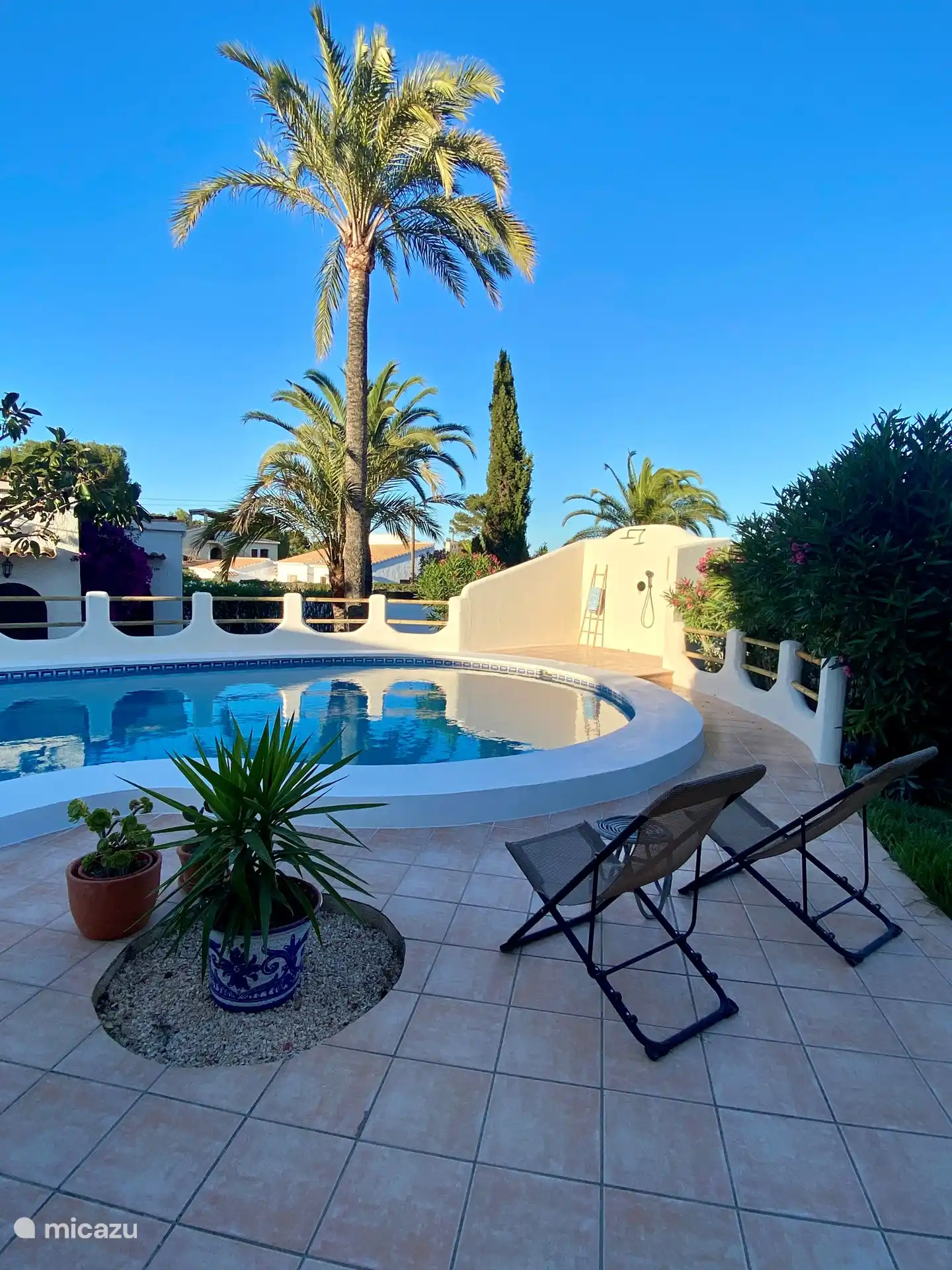 Außendusche : warmes/kaltes Wasser