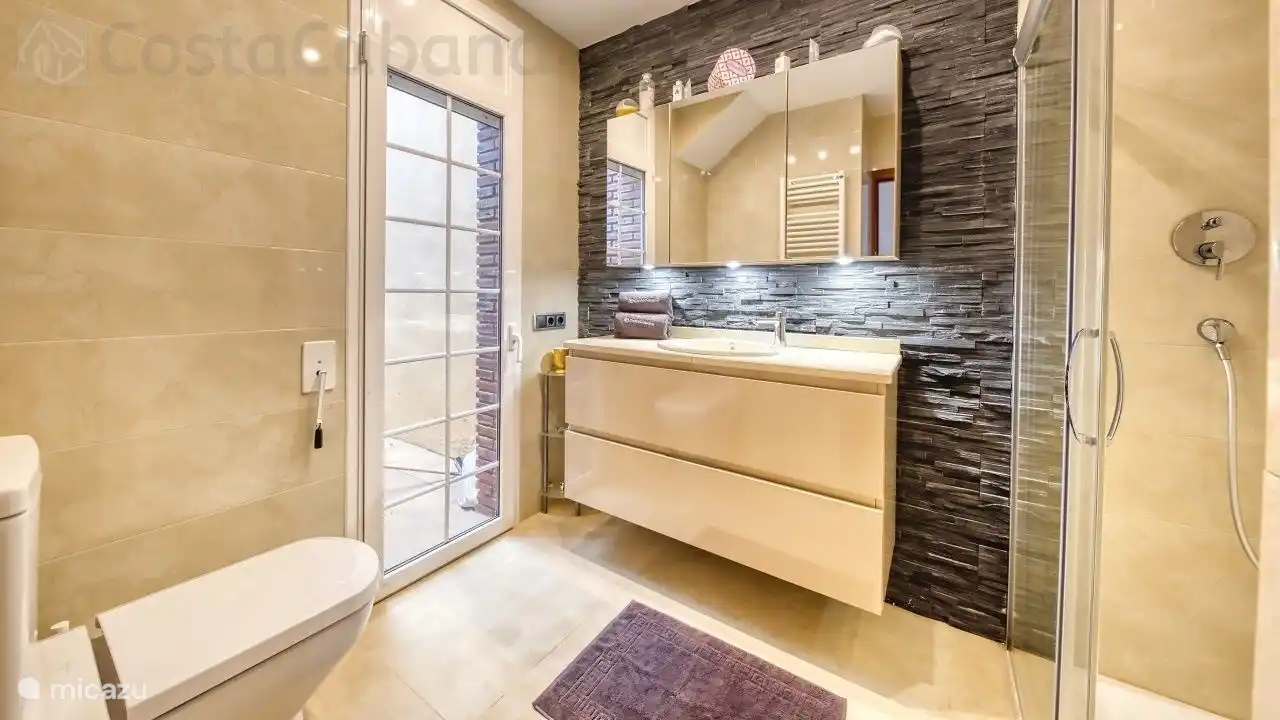 Villa moderna con piscina privada en una bonita zona tranquila