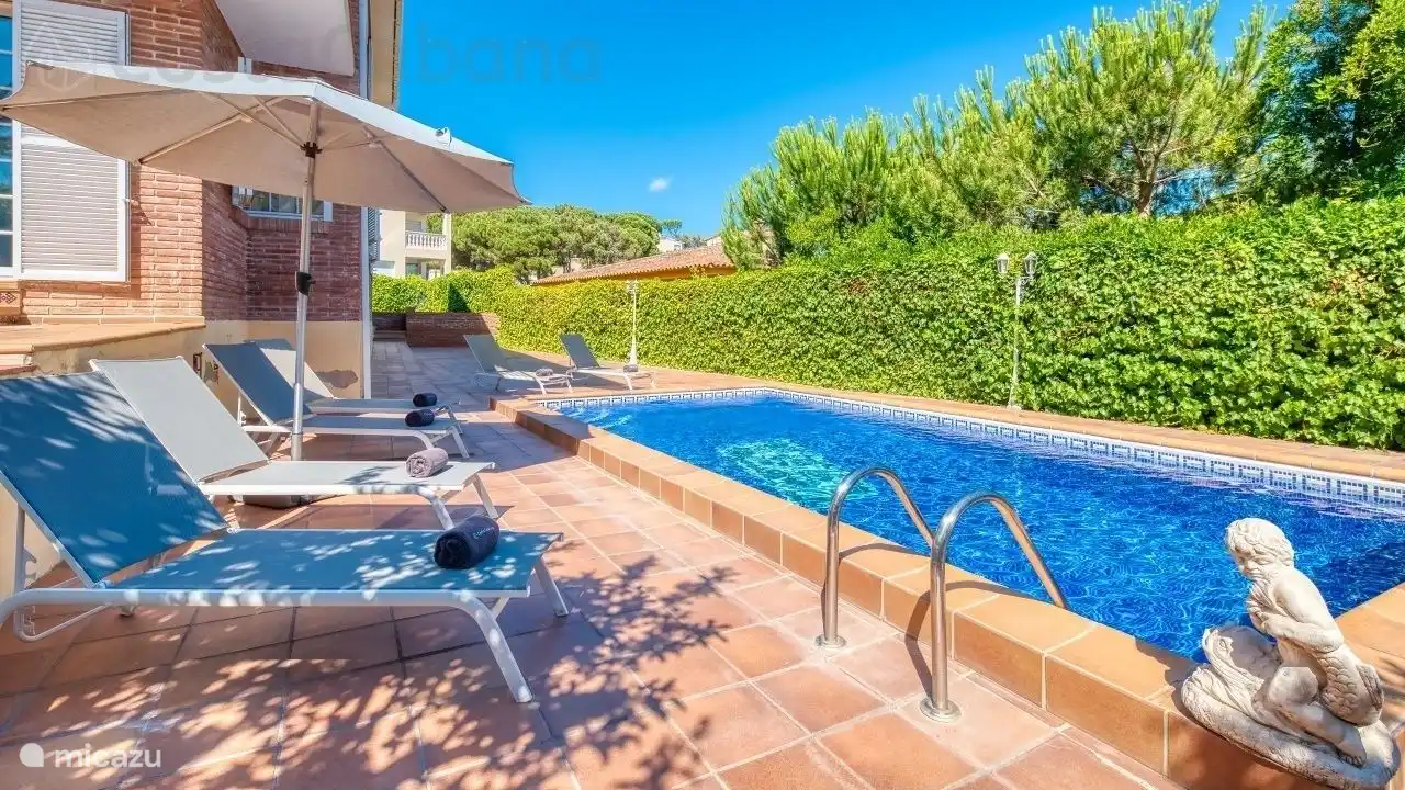 Villa moderna con piscina privada en una bonita zona tranquila