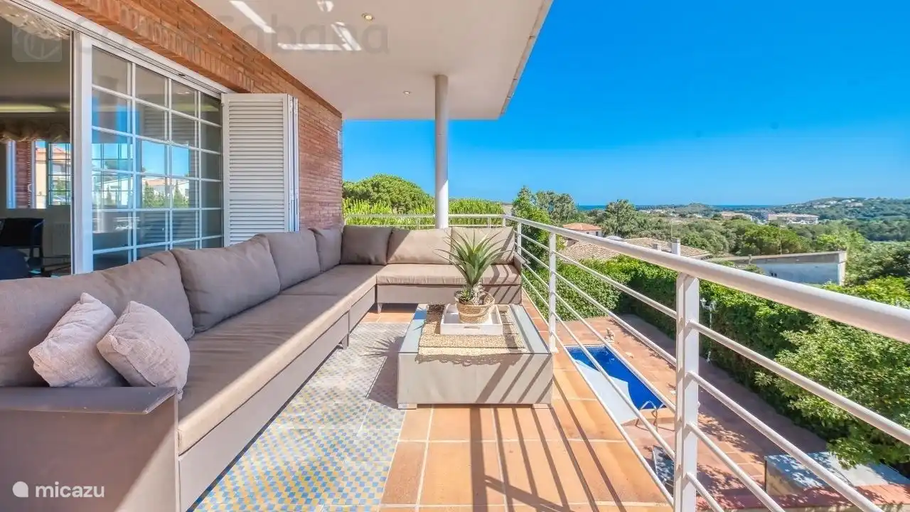 Villa moderna con piscina privada en una bonita zona tranquila