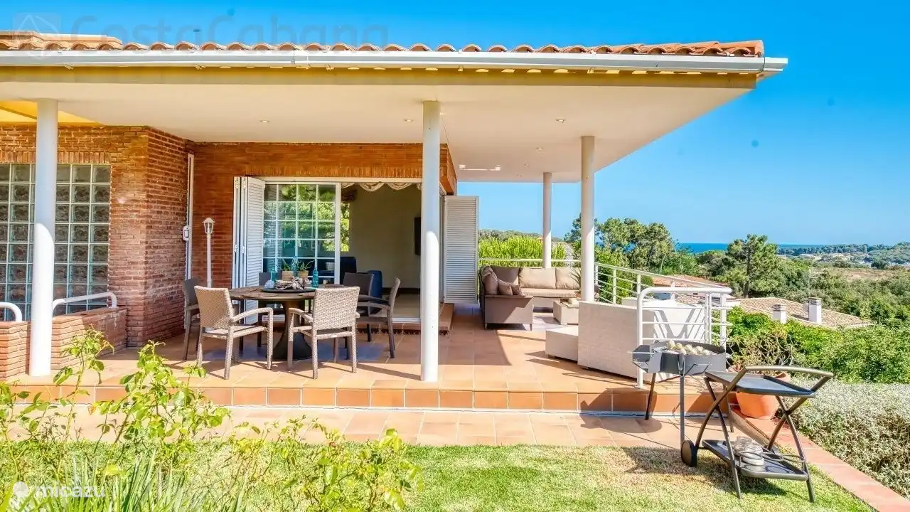 Villa moderna con piscina privada en una bonita zona tranquila