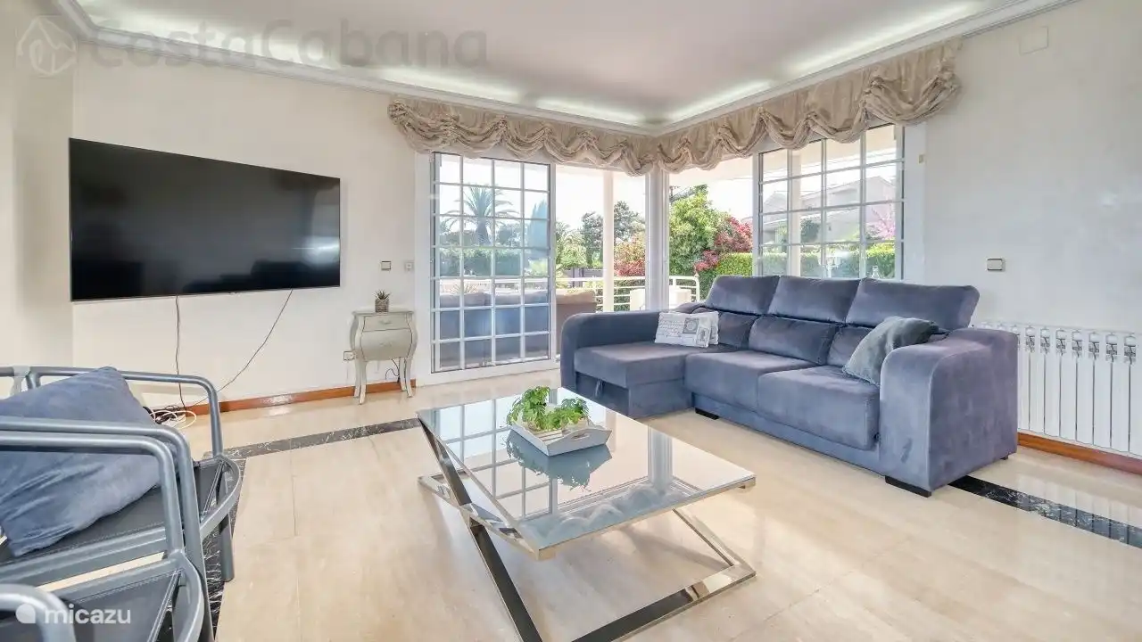 Villa moderna con piscina privada en una bonita zona tranquila