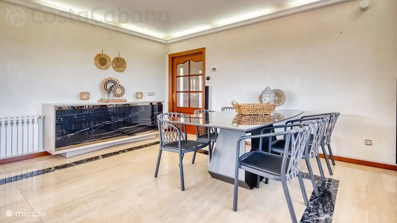 Villa moderna con piscina privada en una bonita zona tranquila