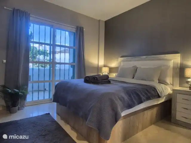 Vista al campo de golf - Casa Faja Lobi en España, Andalucía, Mijas - apartamento 1º dormitorio con cama doble, tamaños españoles.