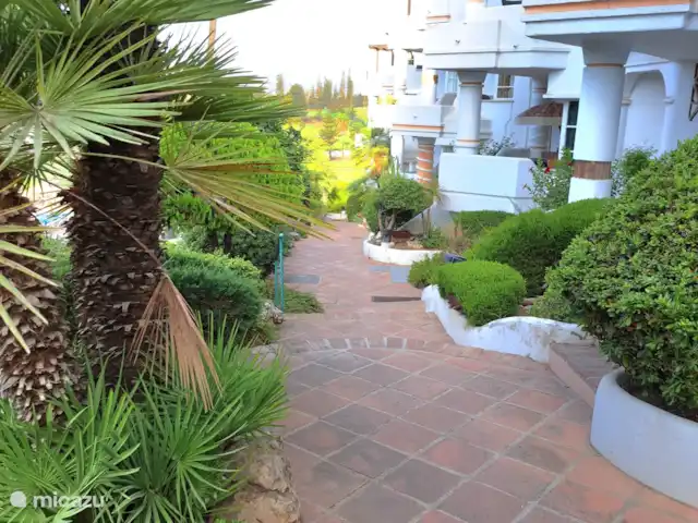 Vista al campo de golf - Casa Faja Lobi en España, Andalucía, Mijas - apartamento El jardín paisajístico tropical