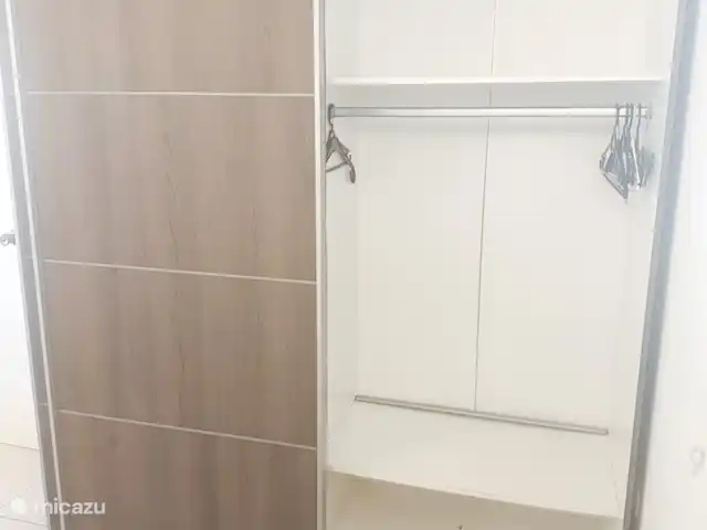 villa en Bonaire, Bonaire, Hato – villa perla Armarios en cada habitación.