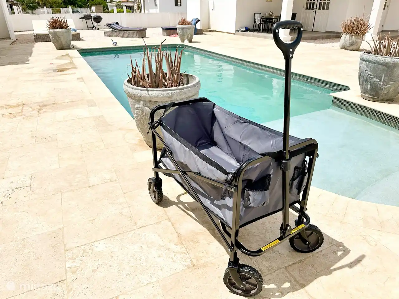 Sturdy beach cart to walk to the beach with!