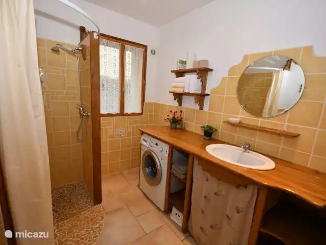 La dama blanca en Francia, Lot, Lavercantière - casa rural / cabaña baño