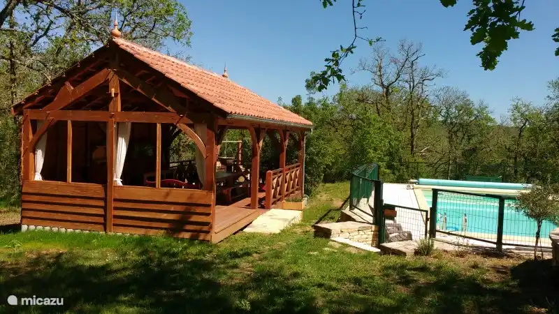 terraza de la piscina