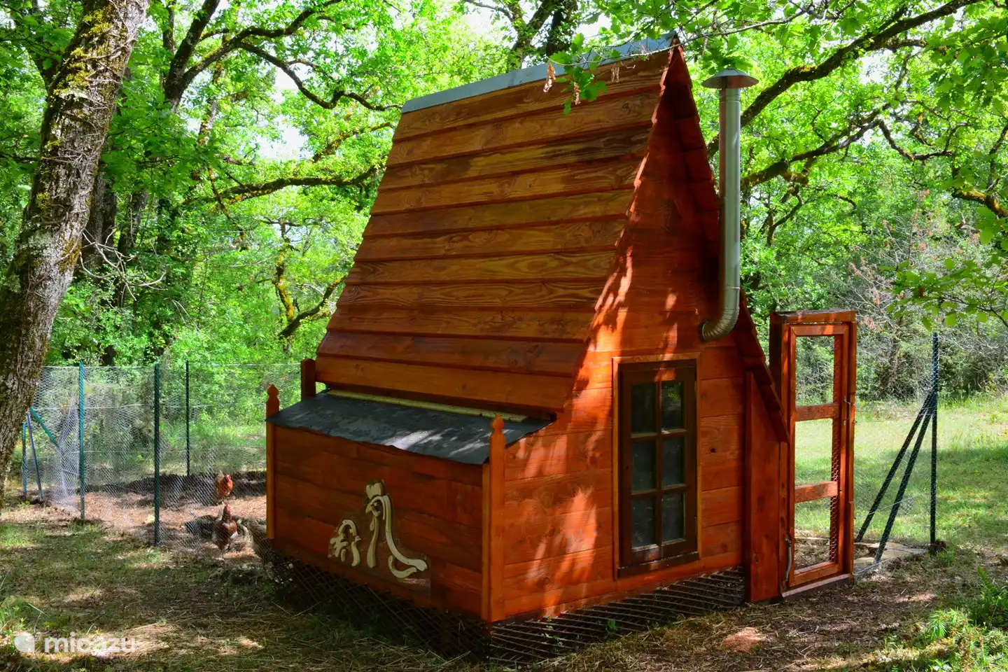 Las gallinas también tienen una bonita casa.