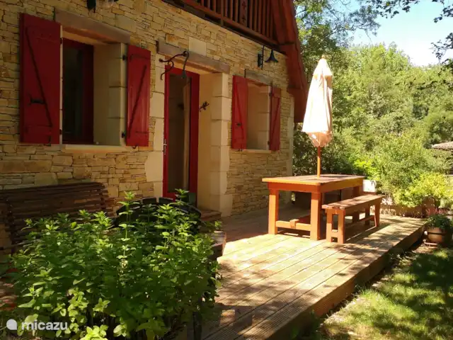 La dama blanca en Francia, Lot, Lavercantière - casa rural / cabaña Sombra y sol