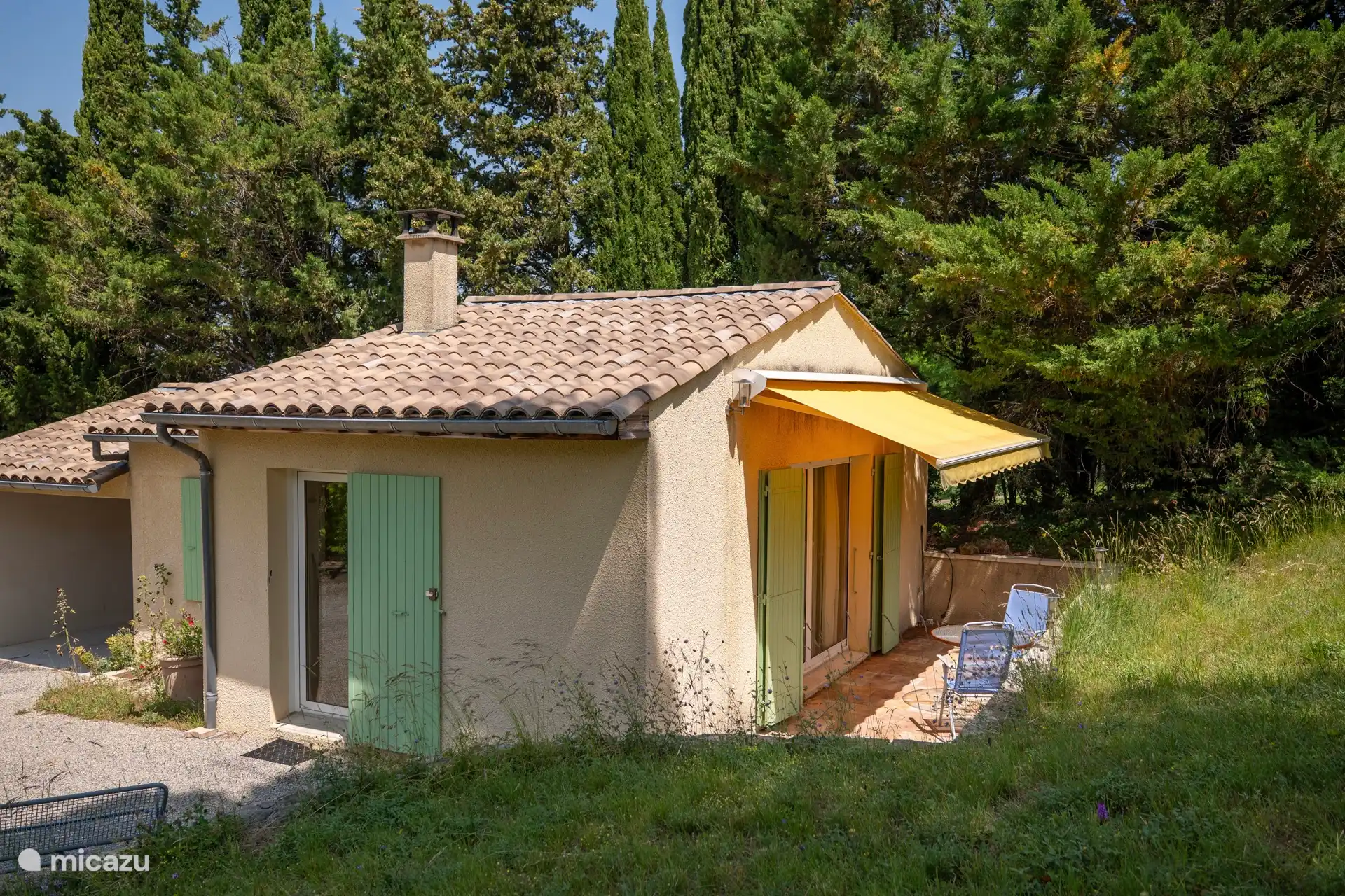 Un gité détaché, possiblement à louer en supplément. Ne sera pas loué séparément.