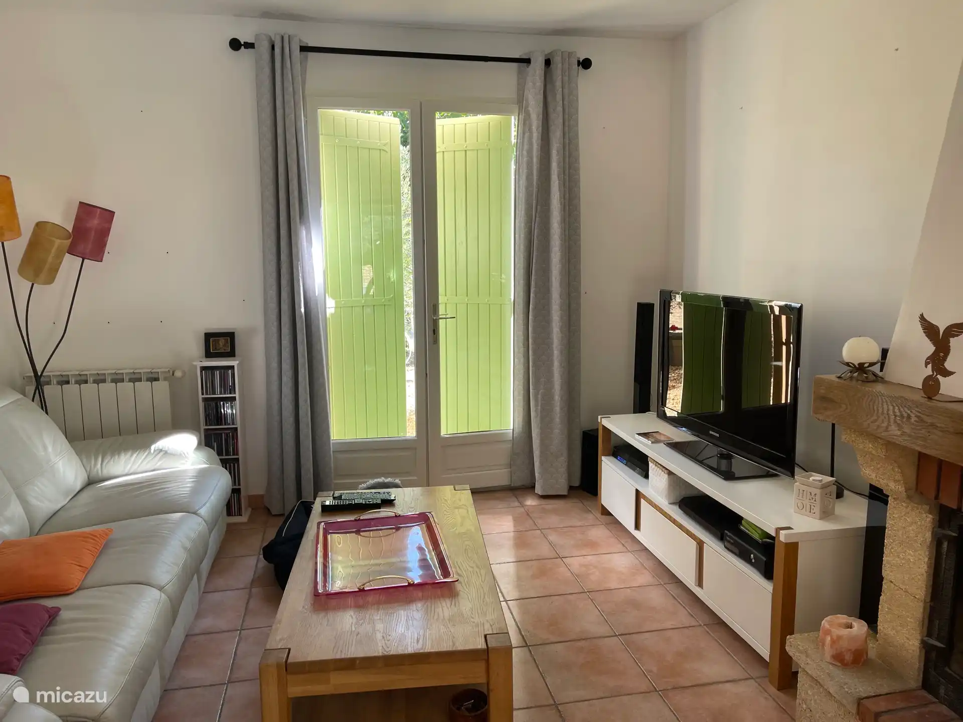 Sal&#243;n con terraza orientada al este