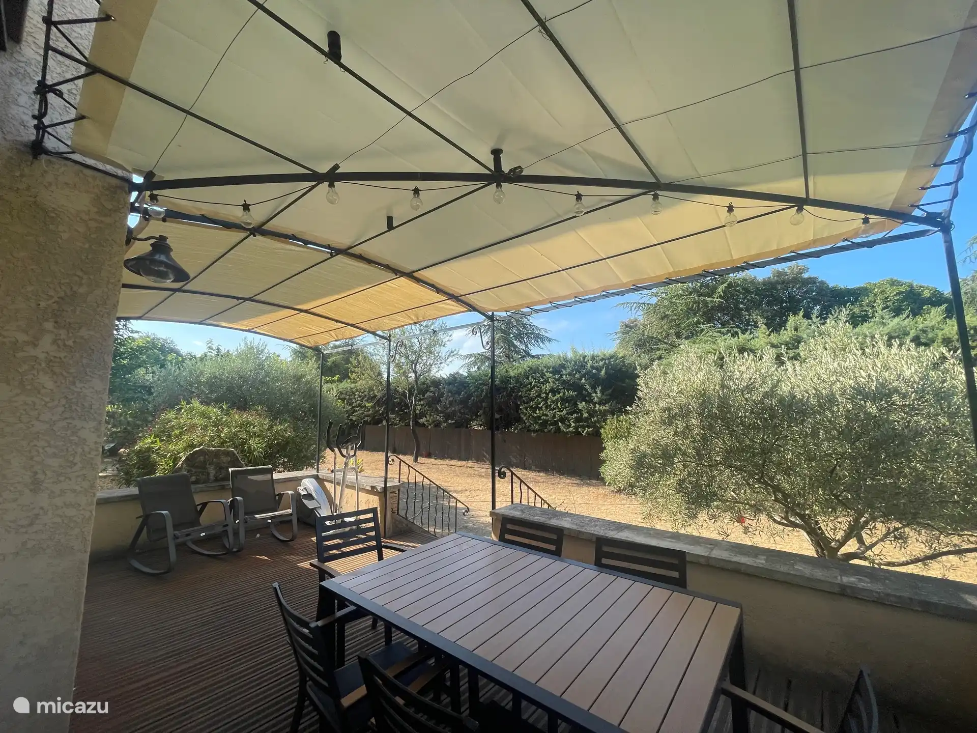 Schattige nach Süden ausgerichtete Terrasse