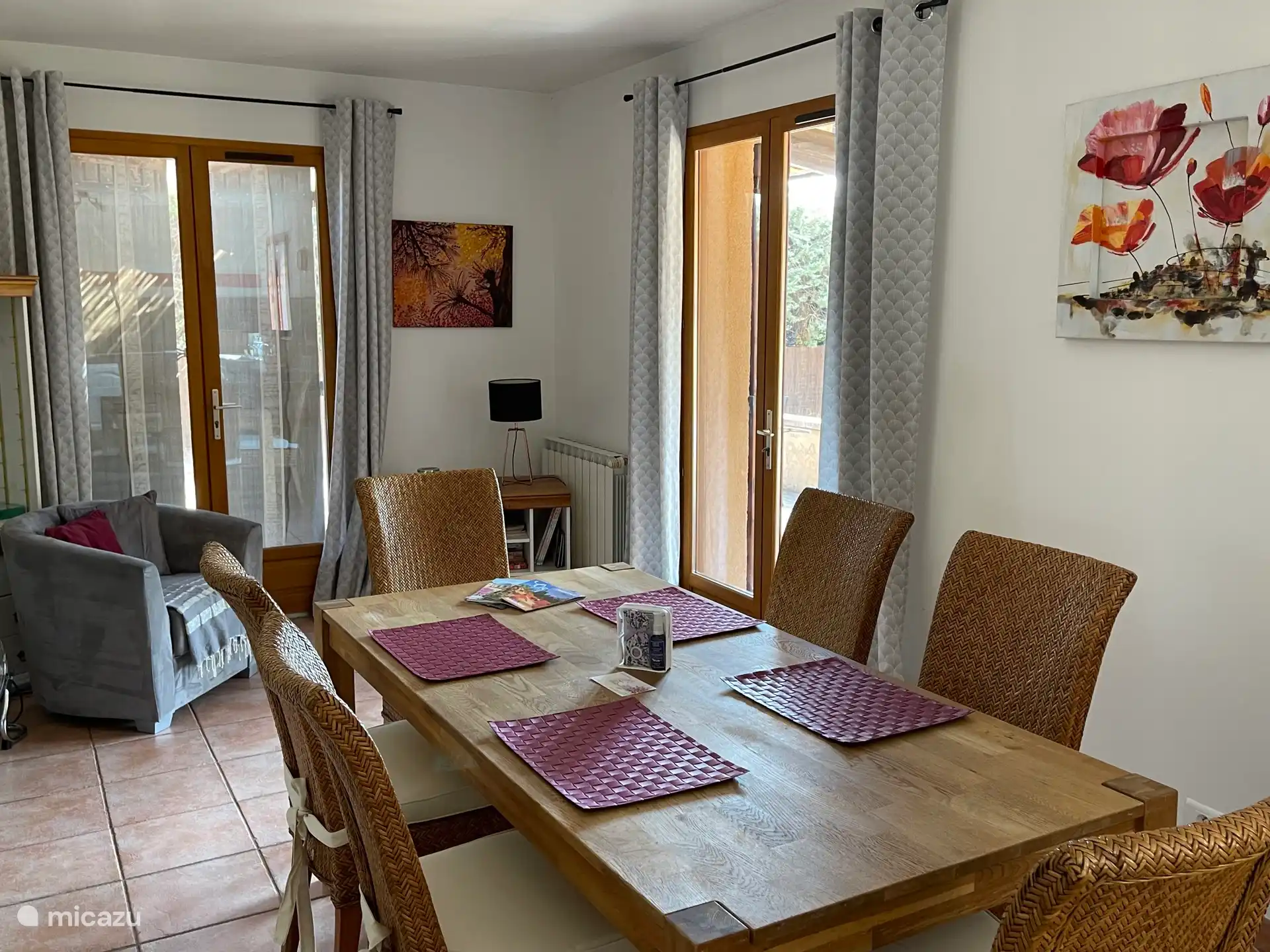 Comedor con acceso a las terrazas sur y oeste