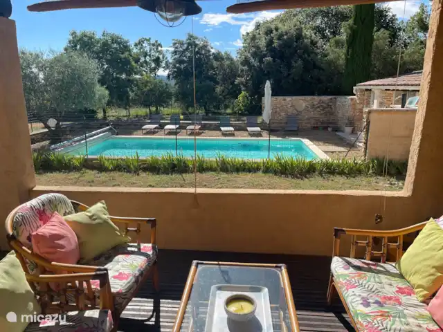 villa huren in Frankrijk, Vaucluse, Saint-Saturnin-lès-Apt – L'EDEN terras op het westen met tuinmeubelen