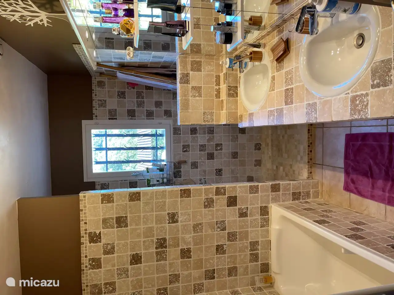 ba&#241;o con ba&#241;era y ducha a ras de suelo + lavabo doble