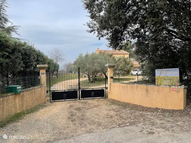 villa huren in Frankrijk, Vaucluse, Saint-Saturnin-lès-Apt – L'EDEN ingang eigendom