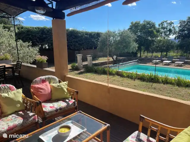 villa huren in Frankrijk, Vaucluse, Saint-Saturnin-lès-Apt – L'EDEN overdekt terras op het westen