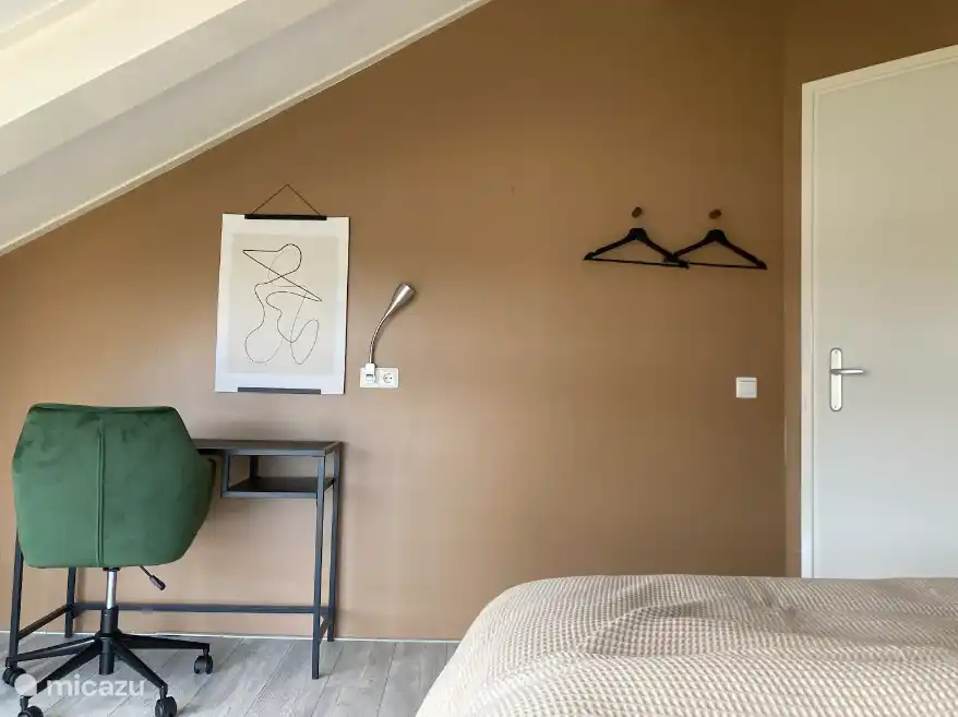Schreibtisch in Schlafzimmer 3